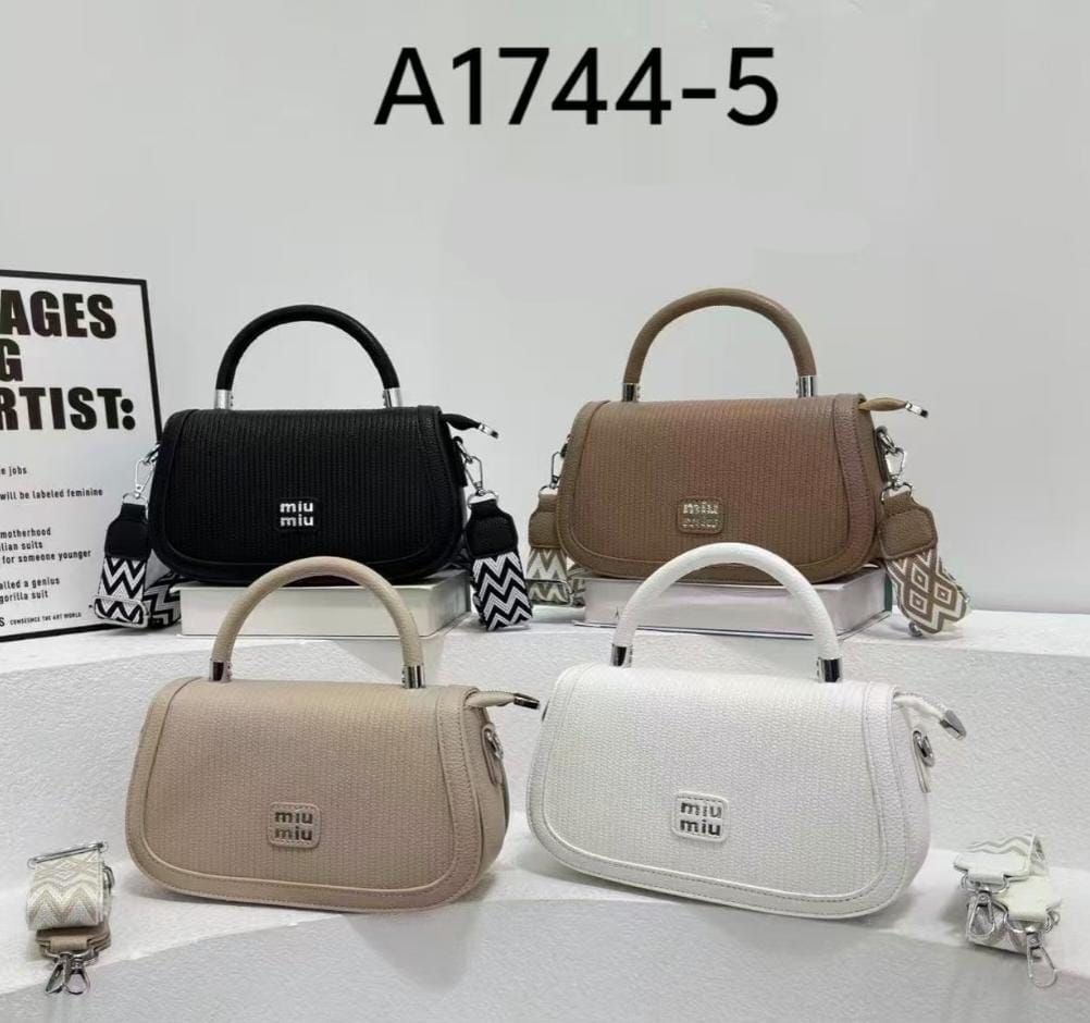CARTERA MIU MIU CON AGARRE Y CORREA GRUESA ESTAMPADA A1744-5  25X16CM