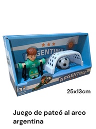 MUÑECO ARQUERO APRIETA Y PATEA CON ARCO ARGENTINA CAJA EXIBIDORA
