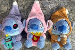 PELUCHE STICH CON PIJAMA Y GORRITO 35CM